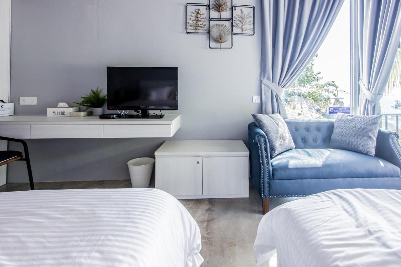 Beachboy Chalet By The Beach Bukit Lada Exterior foto